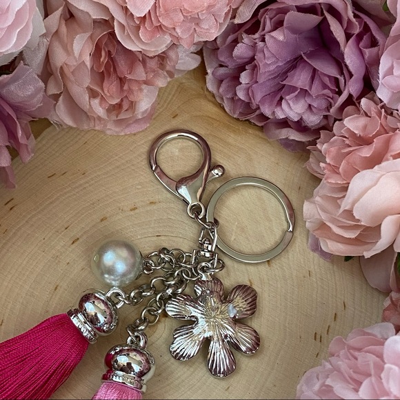 Chic Two Tone Pink Tassel Flower Pearl Keychain - Picture 14 of 16